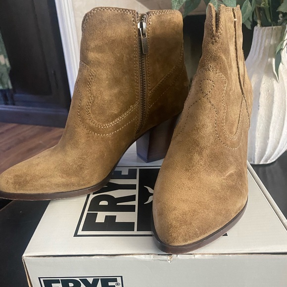 Frye Renee Seam Short size 7m in Chashew - Picture 2 of 8